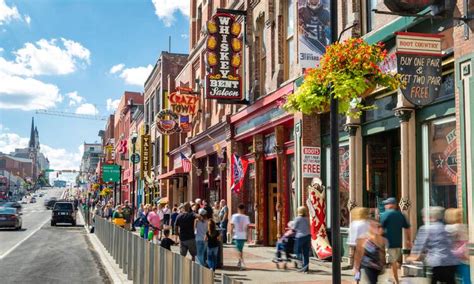 Where to Stay in Nashville: Music Row or Downtown? An Insightful Journey